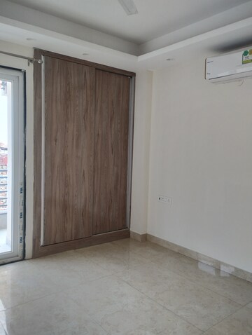 Furnished Amenities in 3 BHK Builder Floor at Sushant Lok 3, Sector 57 – for Rent