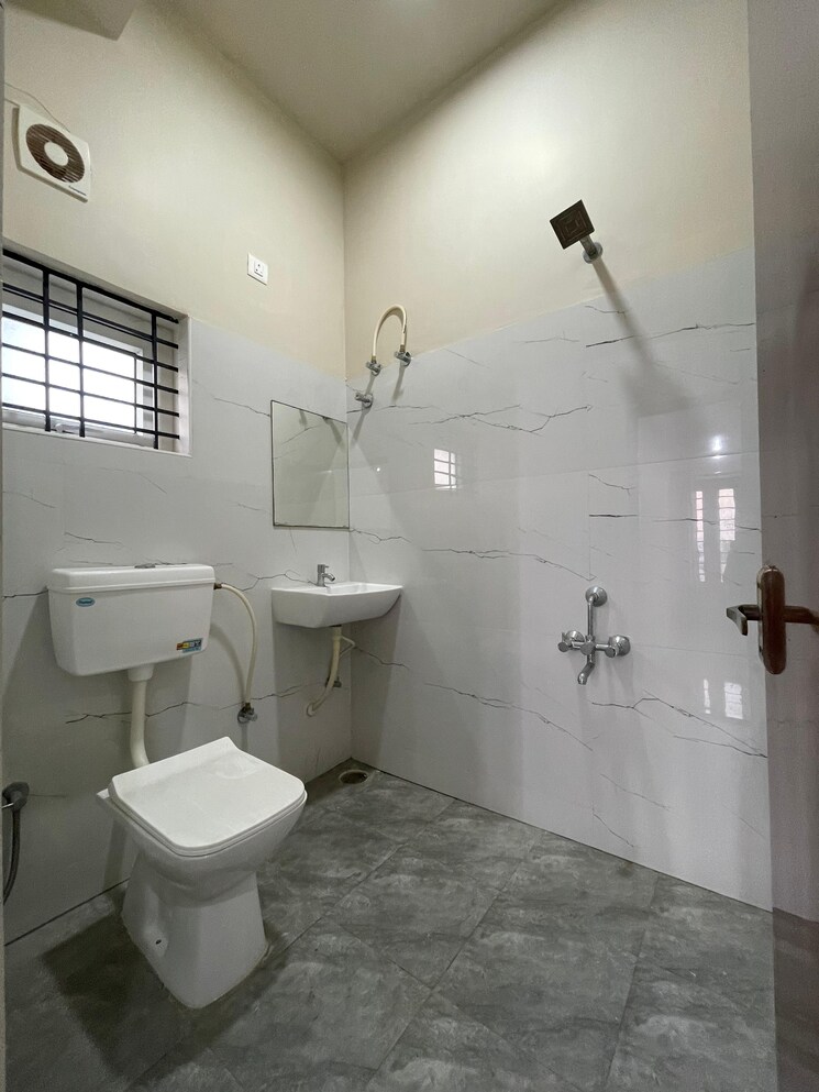 Bathroom, sector 38 6+ Bedroom 192 Sq.Yd. Independent House In Sector 38 Chandigarh 8816411