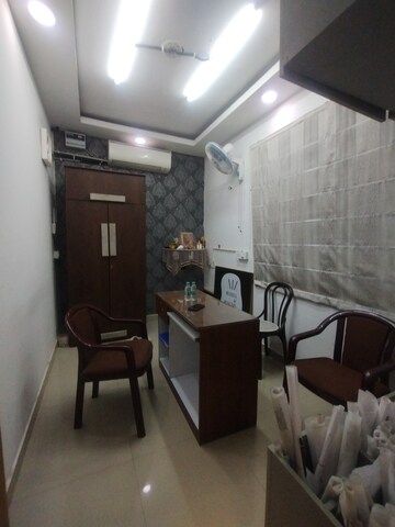 Living Room in 1.5 BHK Builder Floor at Ansal Sushant Lok I, Sector 43 – for Rent