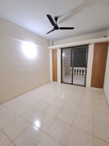 Room in 2 BHK Apartment at Lunkad Goldcoast, Viman Nagar – for Rent