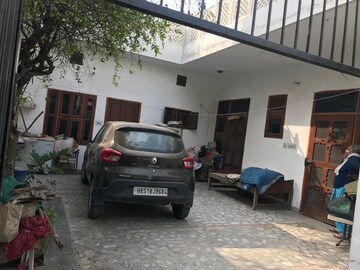 Parking in 3.5 BHK Independent House at Sector 28 – for Sale