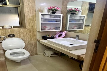 Team Area in 2.5 BHK Apartment at Kalpataru Aura, Ghatkopar West – for Sale