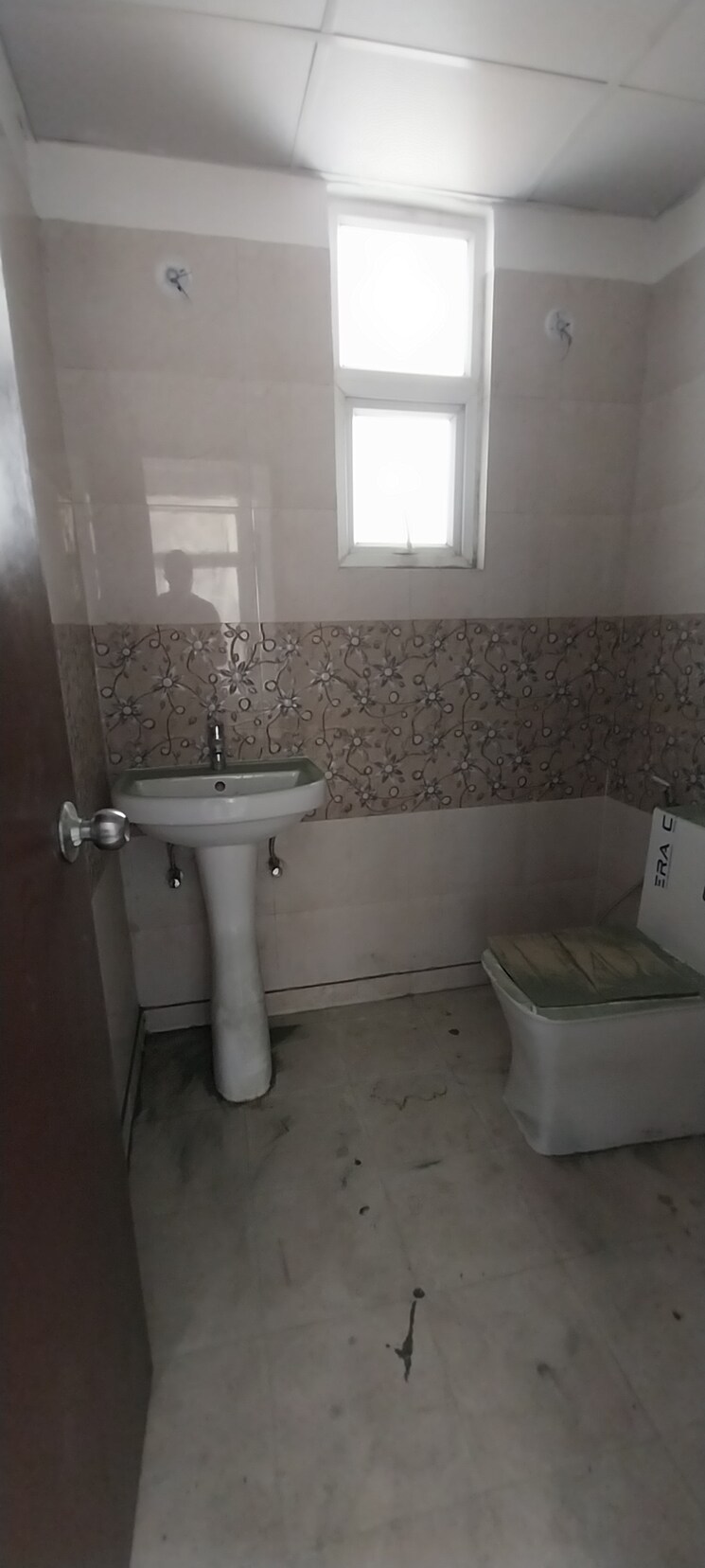 Bathroom, aditya-park-town 2.5 Bedroom 950 Sq.Ft. Apartment In Mahurali Ghaziabad 8855356