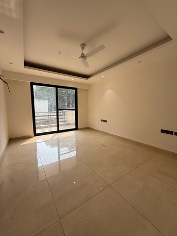 Room in 4 BHK Builder Floor at Sector 55 – for Rent