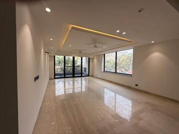 Room in 4 BHK Builder Floor at Sector 55 – for Rent