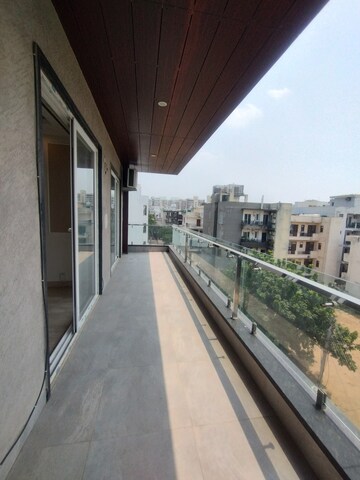 Staircase in 3 BHK Builder Floor at ROF Portico, Sector 43 – for Rent