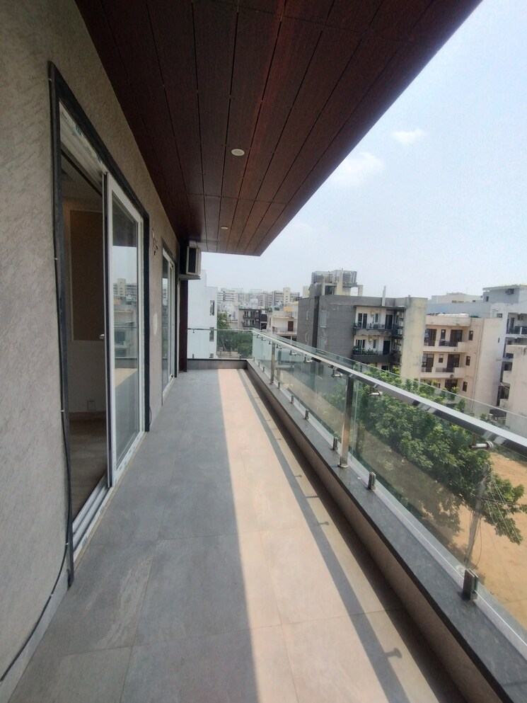 undefined, rof-portico 3 Bedroom 210 Sq.Yd. Builder Floor In Sector 43 Gurgaon 8855380