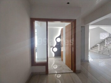 Room in 3 BHK Apartment at Meenal Semeion, Sector 41 – for Sale