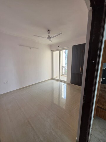 Room in 3 BHK Apartment at Amrapali Leisure Park, Amrapali Leisure Valley – for Rent