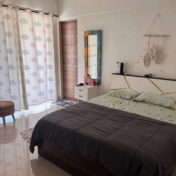 Bedroom in 4 BHK Apartment at Kamala New Apsara, Khar West – for Rent