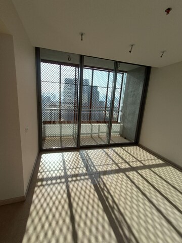 Room in 3 BHK Apartment at Piramal Vaikunth, Balkum Pada – for Sale