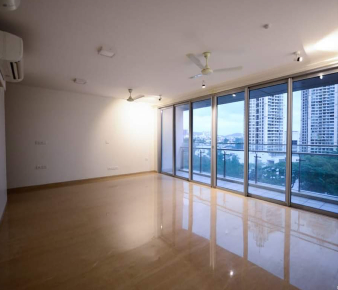 4 BHK 2600 Sq.Ft. Apartment in Arihant Apartments Khar