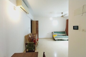 Furnished Amenities in 2.5 BHK Apartment at Kalpataru Aura, Ghatkopar West – for Sale