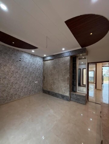 Room in 3 BHK Builder Floor at Sector 33 – for Sale