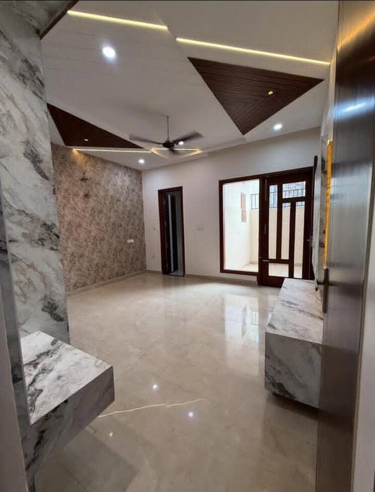 Room, sector 33 3 Bedroom 3150 Sq.Ft. Builder Floor In Sector 33 Faridabad 8855671