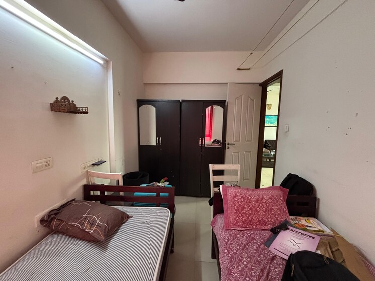 Room, goregaon east Pg For Girls In Goregaon East 8855676