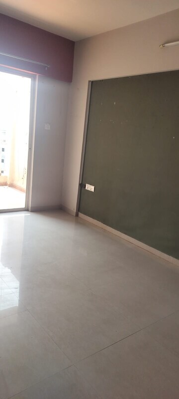 Room in 2 BHK Apartment at Goyal My Home Kiwale, Kiwale – for Rent