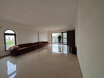 Room in 4 BHK Apartment at Chembur – for Sale
