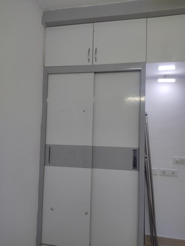 Room in 3 BHK Apartment at Gaur City 2 - 14th Avenue, Sector 16c Greater Noida – for Rent