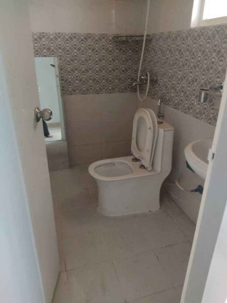 Bathroom, gaur-city-2-14th-avenue 3 Bedroom 1175 Sq.Ft. Apartment In Sector 16c Greater Noida Greater Noida 8855757