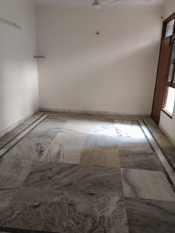 Room in 3 BHK Apartment at Sector 21c – for Rent