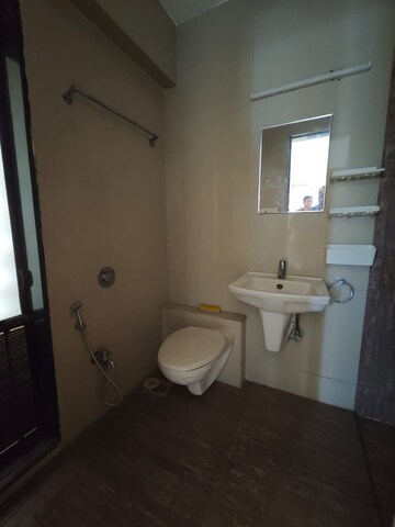 Bathroom in 4 BHK Apartment at Chaitra Heritage, Chembur – for Sale