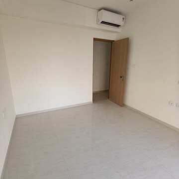 Room in 3.5 BHK Apartment at Lodha Bella Vita, Mohammadwadi – for Rent