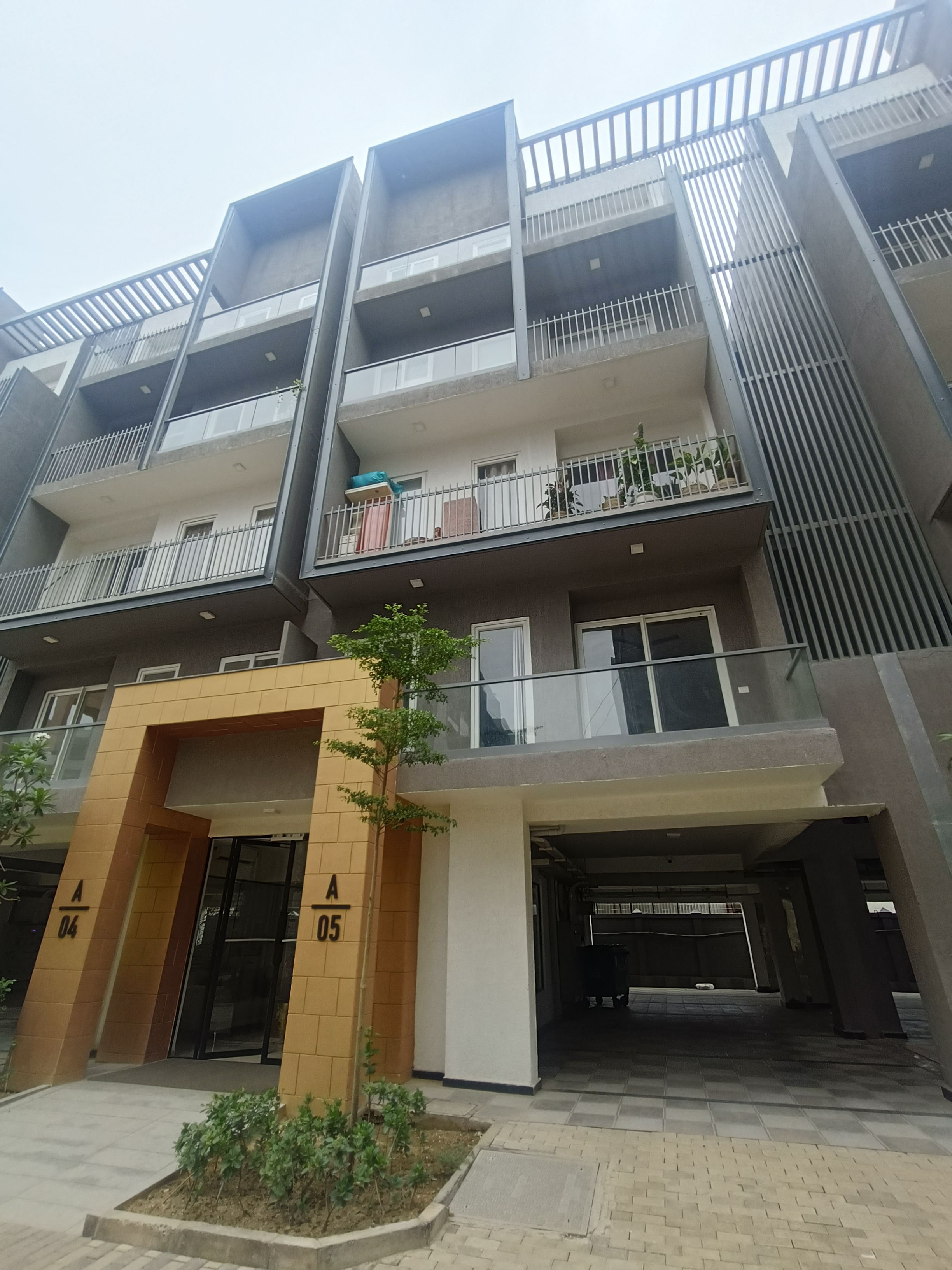 3 BHK + Servant Room,Study Room Builder Floor For Sale in Smart World Orchard