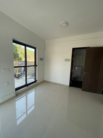 Room in 3 BHK Apartment at Kalpataru Woods Ville, Powai – for Sale