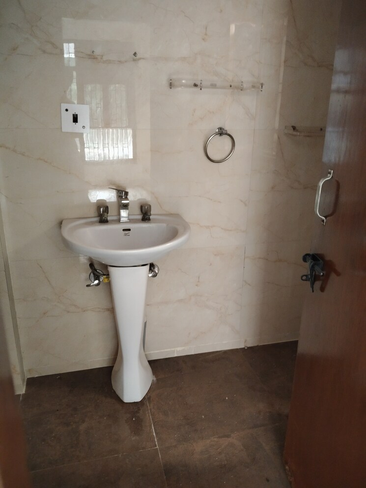 Attached Bathroom, sector 21c 3 Bedroom 1450 Sq.Ft. Apartment In Sector 21c Faridabad 8855825