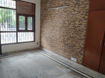 Room in 3 BHK Apartment at Sector 21c – for Rent