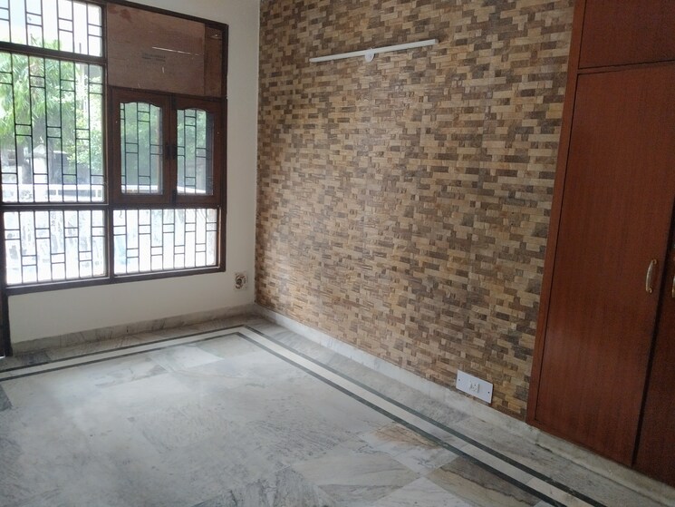 Room, sector 21c 3 Bedroom 1450 Sq.Ft. Apartment In Sector 21c Faridabad 8855825