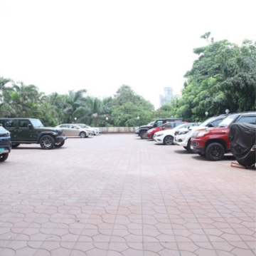 Parking in 3 BHK Apartment at Poseidon Apartment, Yari Road – for Rent