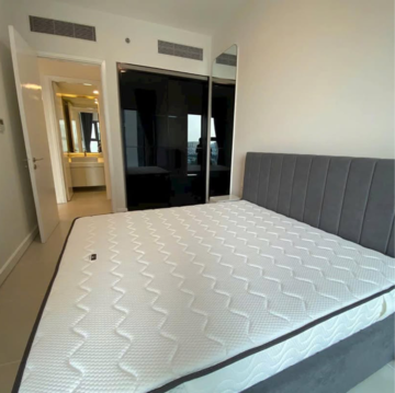 Bedroom in 3 BHK Apartment at Poseidon Apartment, Yari Road – for Rent