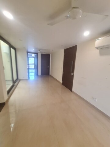 Room in 3 BHK Apartment at Max Towers, Sector 16b – for Rent