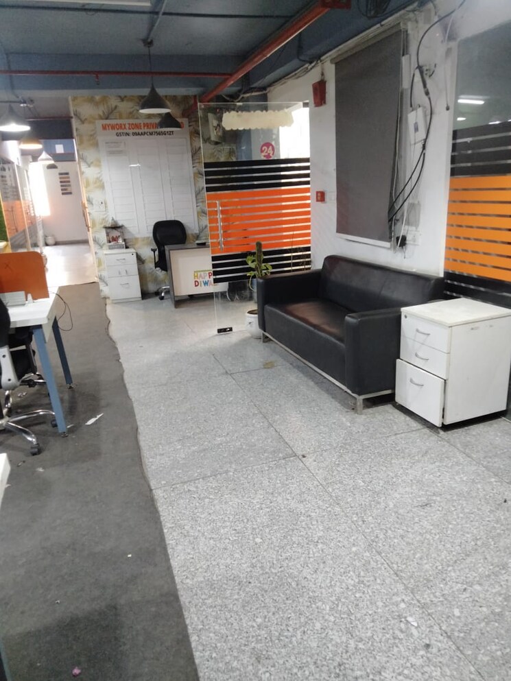  Parking, sector 2 Commercial Office Space 3500 Sq.Ft. In Sector 2 Noida 8855892