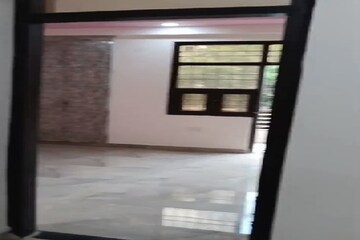 Room in 3 BHK Builder Floor at Shalimar Garden Extension ii – for Sale