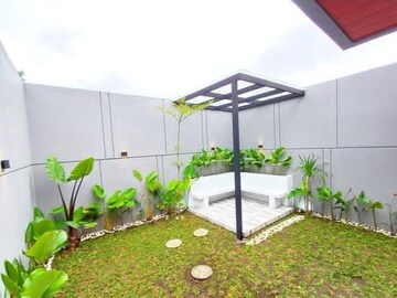 Staircase in 4 BHK Builder Floor at Sector 32 – for Sale