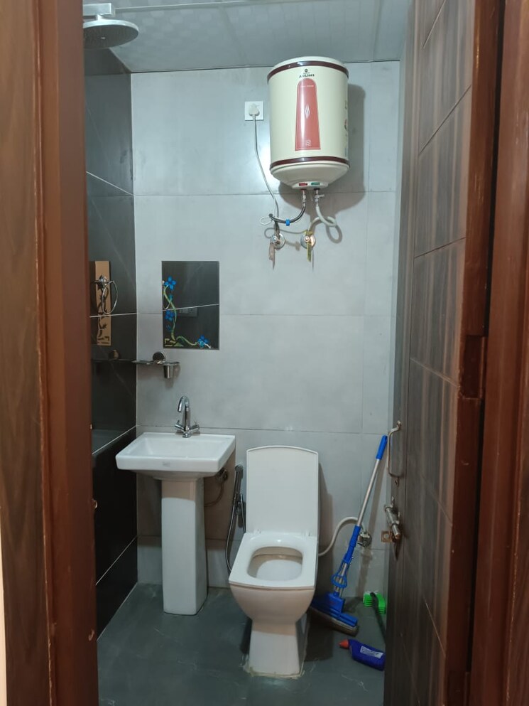 Bathroom, raj-akshay 1 Bedroom 596 Sq.Ft. Apartment In Mira Road Thane 8856174