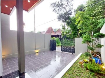 Balcony in 2 BHK Builder Floor at Sector 33 – for Rent