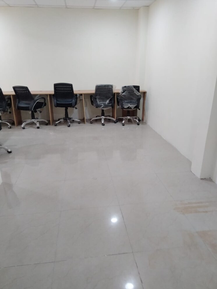  Parking, sector 2 Commercial Office Space 400 Sq.Ft. In Sector 2 Noida 8855979