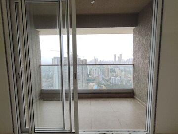 Room in 3 BHK Apartment at Runwal Nirvana, Parel – for Rent