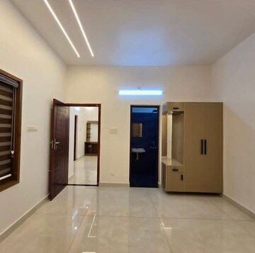 Room in 3 BHK Builder Floor at Sector 33 – for Rent