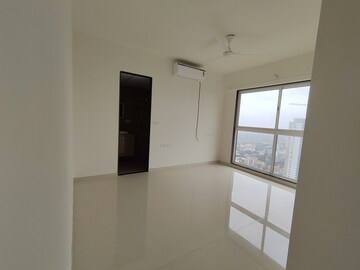 Room in 2 BHK Apartment at Piramal Mahalaxmi, Mahalaxmi – for Rent