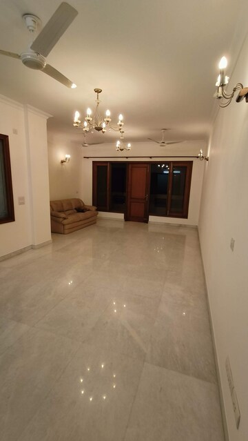 Room in 3 BHK Apartment at Florence Nightingale Lane, Green Park – for Rent