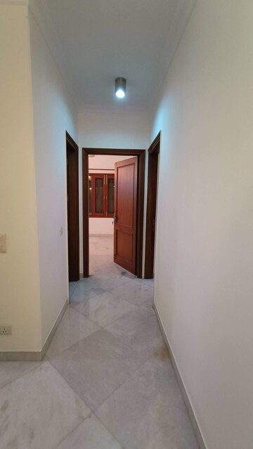 Room in 3 BHK Apartment at Florence Nightingale Lane, Green Park – for Rent
