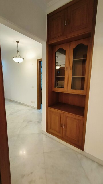 Room in 3 BHK Apartment at Florence Nightingale Lane, Green Park – for Rent