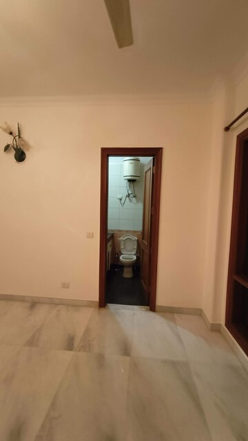Room in 3 BHK Apartment at Florence Nightingale Lane, Green Park – for Rent