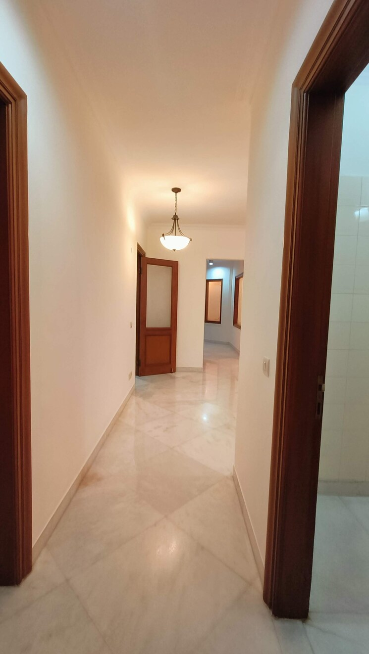 Room, florence-nightingale-lane 3 Bedroom 2000 Sq.Ft. Apartment In Green Park Delhi 8856090