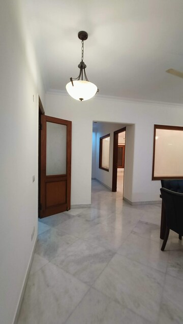 Room in 3 BHK Apartment at Florence Nightingale Lane, Green Park – for Rent